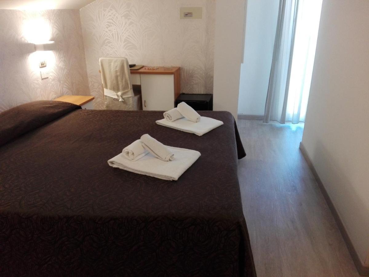 Hotel Ermeti B&B Brunch Riccione Luaran gambar
