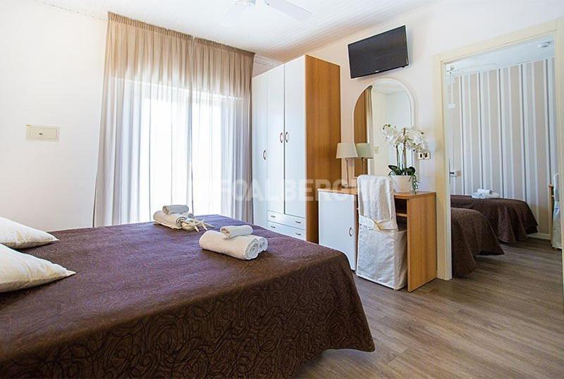 Hotel Ermeti B&B Brunch Riccione Luaran gambar
