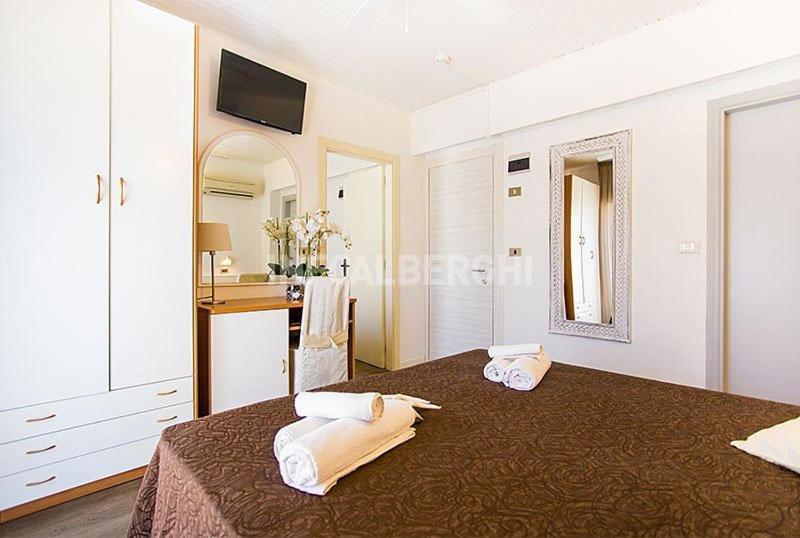 Hotel Ermeti B&B Brunch Riccione Luaran gambar