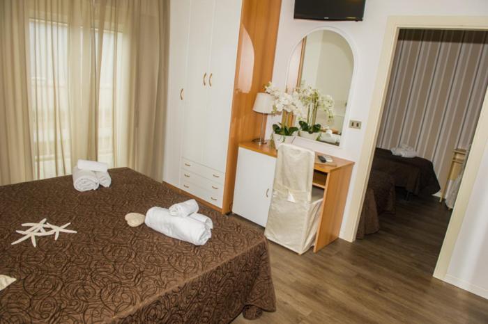 Hotel Ermeti B&B Brunch Riccione Luaran gambar