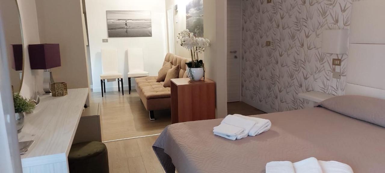 Hotel Ermeti B&B Brunch Riccione Luaran gambar