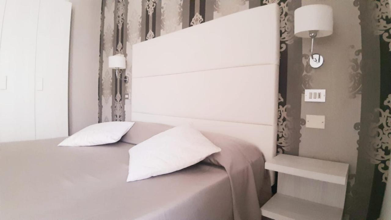Hotel Ermeti B&B Brunch Riccione Luaran gambar