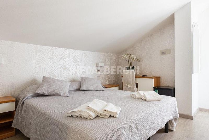 Hotel Ermeti B&B Brunch Riccione Luaran gambar