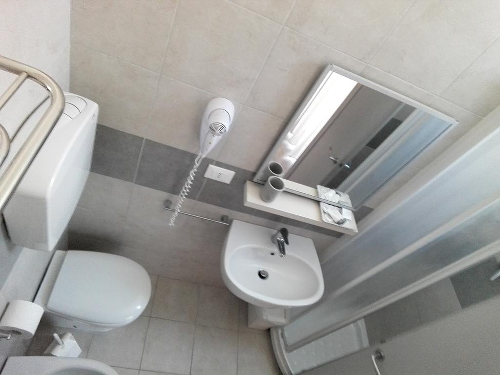 Hotel Ermeti B&B Brunch Riccione Luaran gambar