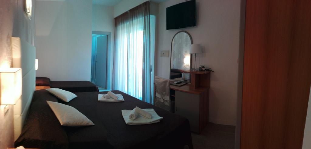 Hotel Ermeti B&B Brunch Riccione Luaran gambar