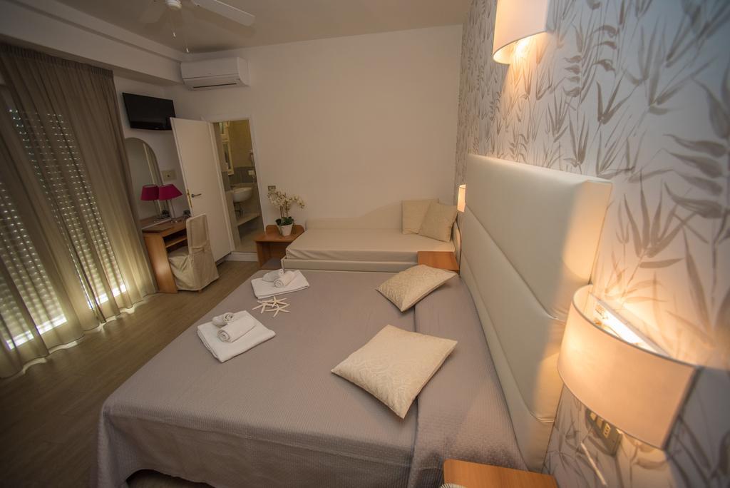 Hotel Ermeti B&B Brunch Riccione Luaran gambar