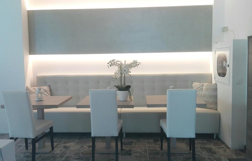Hotel Ermeti B&B Brunch Riccione Luaran gambar
