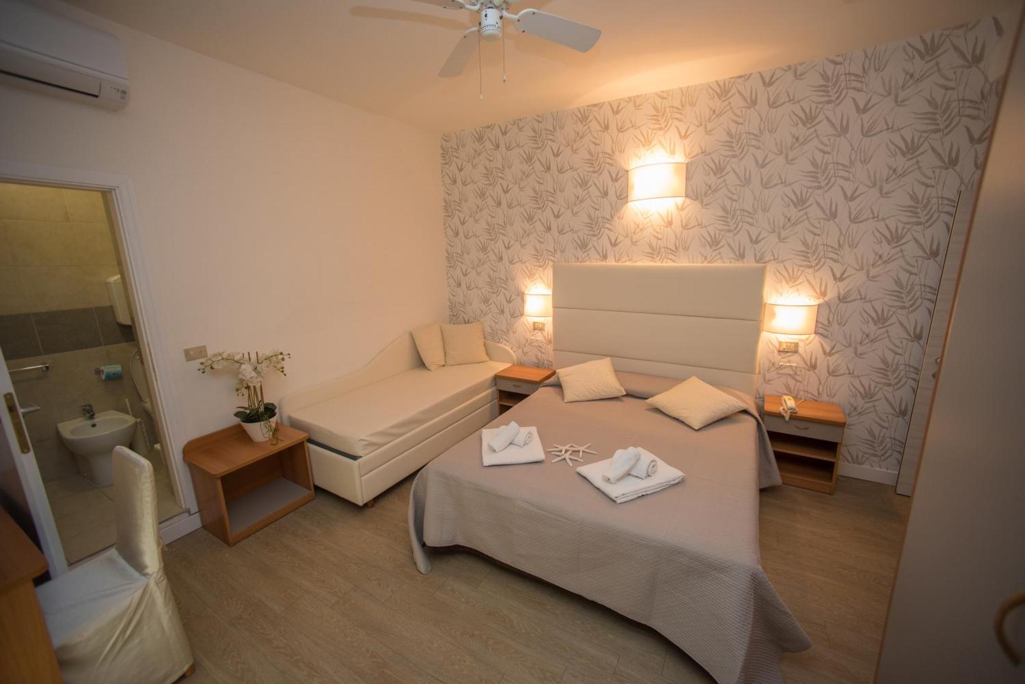 Hotel Ermeti B&B Brunch Riccione Luaran gambar