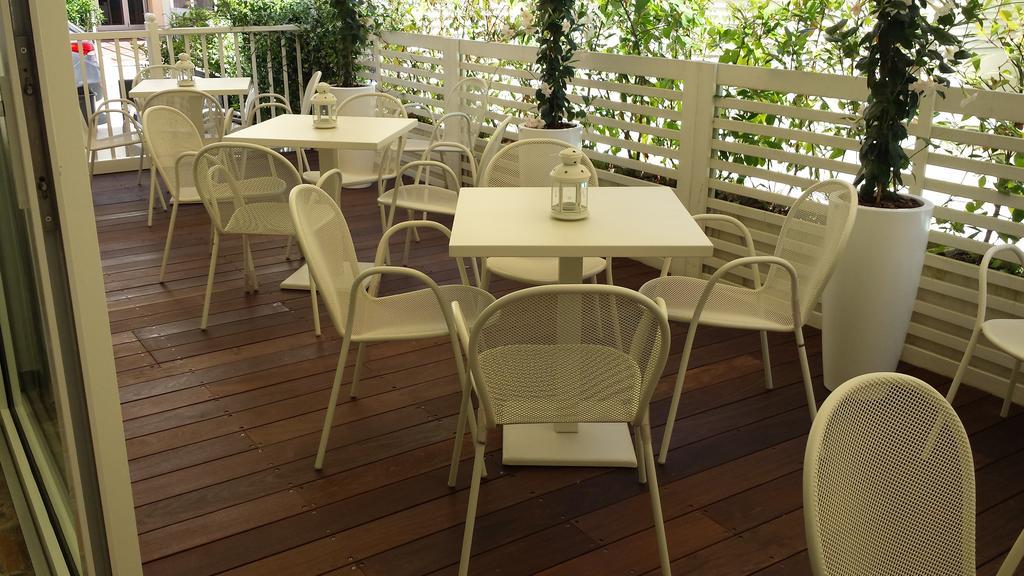 Hotel Ermeti B&B Brunch Riccione Luaran gambar