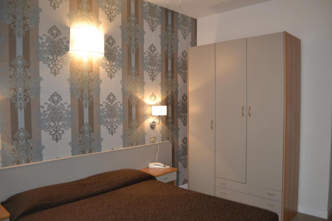 Hotel Ermeti B&B Brunch Riccione Luaran gambar